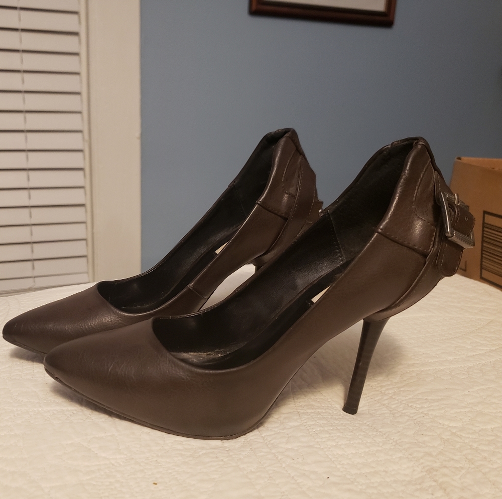 JUST REDUCED Really cool Simply Vera shoes